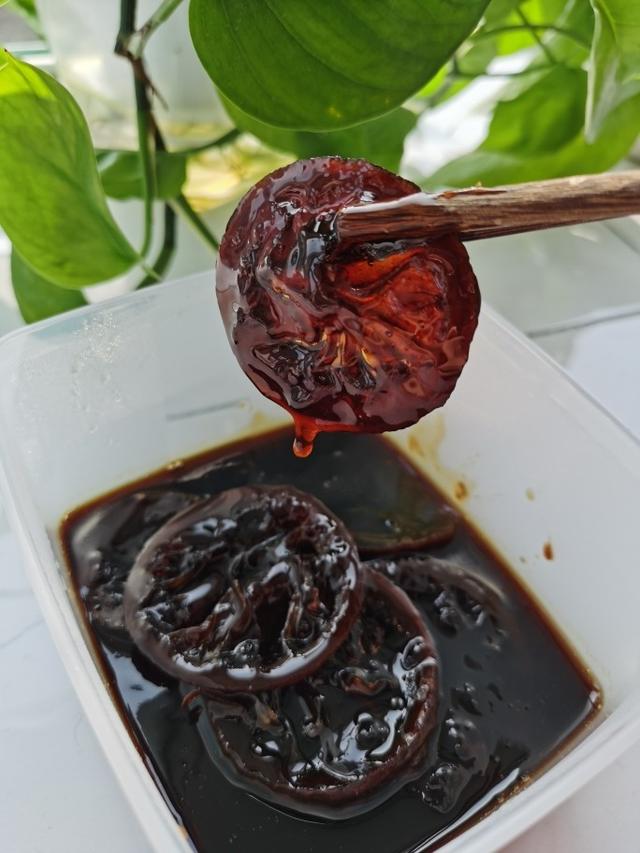 冰糖炖柠檬的功效，冰糖陈皮炖柠檬有什么功效（把柠檬和冰糖一起炖）