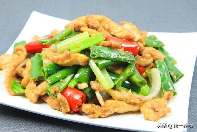 鸡胸肉怎么炒好吃又嫩，鸡胸肉怎样做好吃（饭店大厨告诉你怎么炒）