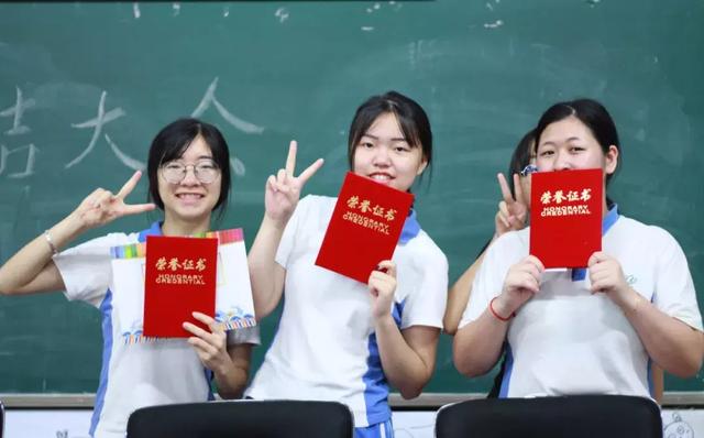 教育实习总结，幼儿园实习个人总结（深德技工学校与星罗教育举行实习总结大会）