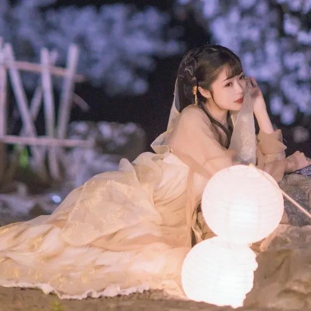 神仙颜值的动漫头像女，神仙动漫女头微信（这些神仙古风女头也太好看了吧）