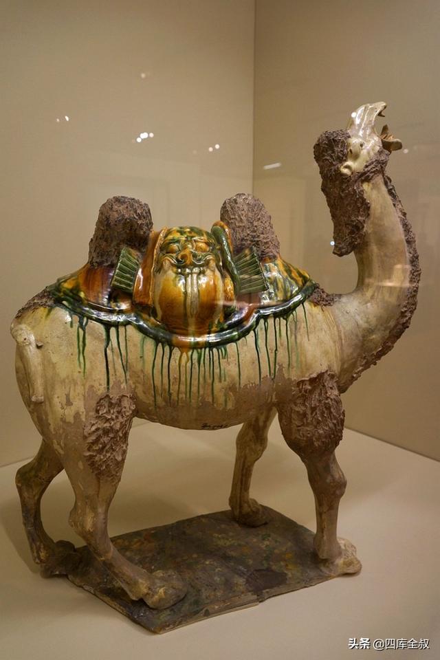 唐三彩是哪三彩，唐三彩有什么（西安、洛阳两地出土的唐三彩）