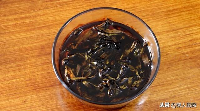 求熬葱油汁的做法，正宗葱油怎么熬制最香窍门（葱油拌面这样做好吃）