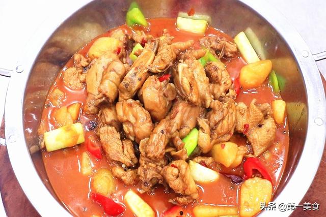 大盘鸡的制作方法，大盘鸡制作教程（大厨教你新疆大盘鸡正宗做法）