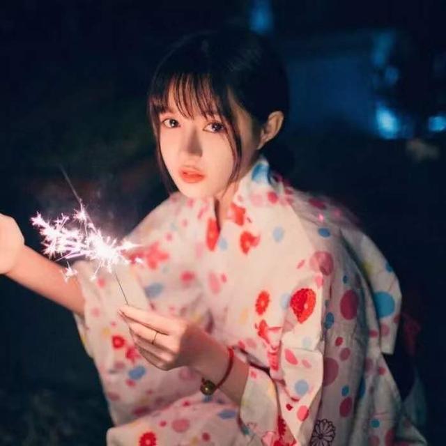 温柔女生头像动漫，温柔的动漫女生头像  满怀希望就会所向披靡微信（就会所向披靡）