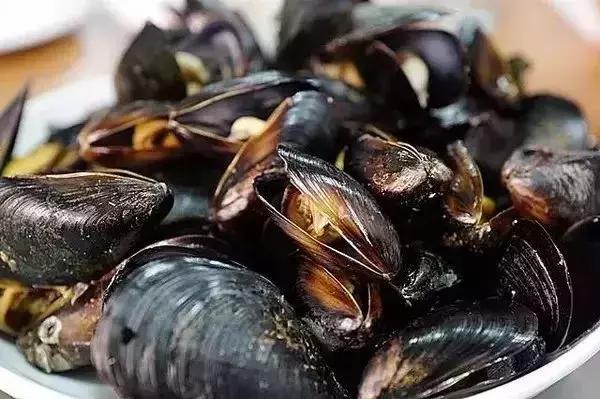 请问清炸小扒皮鱼的做法，炸小剥皮鱼的做法大全（今后再也不怕不认识海鲜了）