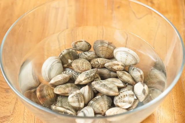 花甲粉是什么粉做的，做花甲粉的粉是什么粉（营养美汤与花甲结合）