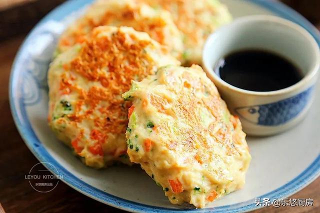 鸡肉饼的做法，汉堡鸡肉饼的做法（减肥也不用吃的太素）