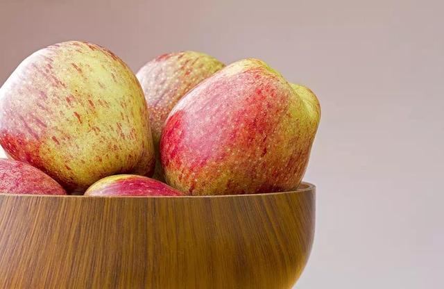 苹果的品种有哪些，目前最好吃的苹果是什么品种（盘点最受欢迎的苹果品种）