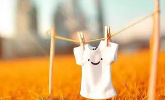 衣服掉色如何处理，衣服掉色怎样处理（一秒钟帮你杜绝褪色隐患）