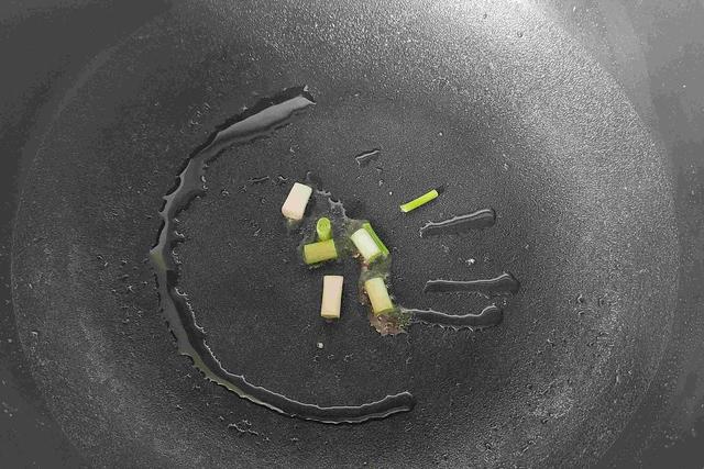 秋葵的做法大全秋葵炒鸡蛋的做法_炒鸡蛋秋葵的做法大全家常，秋葵怎么做才好吃家常做法怎样挑选秋葵（鸡蛋和它一起炒）