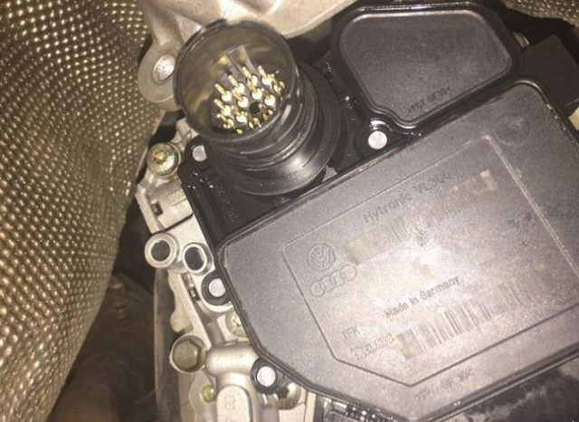 汽车电脑板烧了是什么原因，汽车电脑板烧了有什么故障（奥迪A6L变速箱电脑板故障）