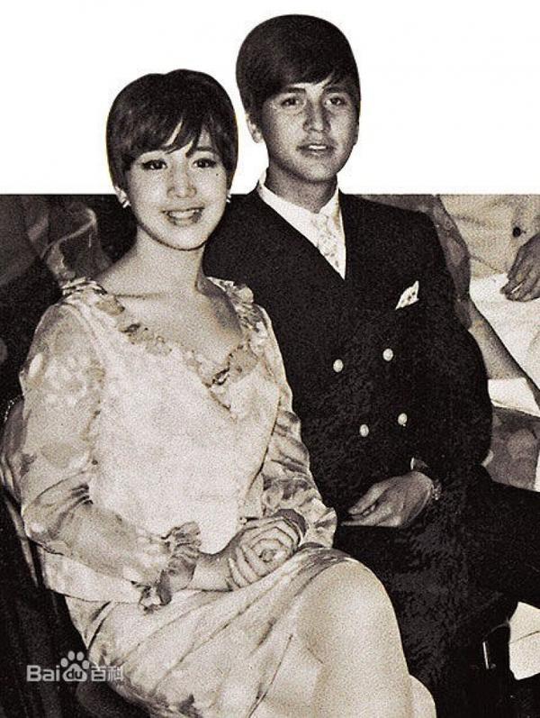 赌王的子女介绍，赌王的老婆及子女介绍（有人落魄到靠脚底按摩为生）