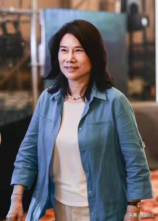 70年代时尚精英，中国70年代流行衣服（67岁穿衣真有风格）