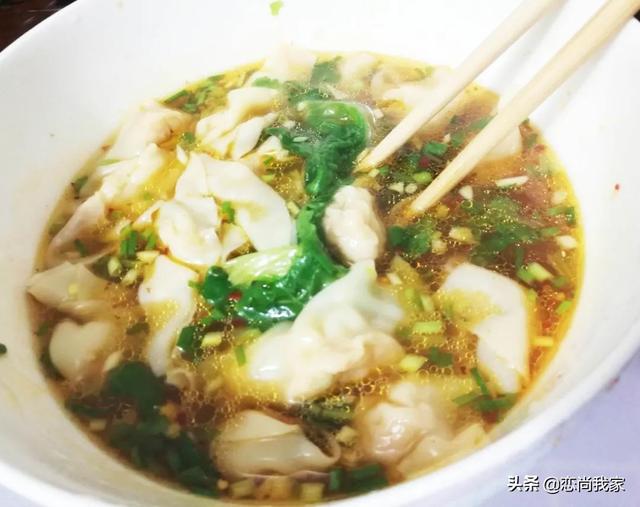 牛肉抄手馅加什么配菜比较好，牛肉馅用什么配菜好（早餐吃一碗热腾腾的牛肉馄饨或泡椒牛肉丝面）