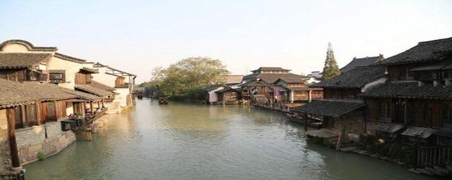 周庄在哪里，周庄古镇和乌镇属于哪里呢（周庄和同里哪个值得去）