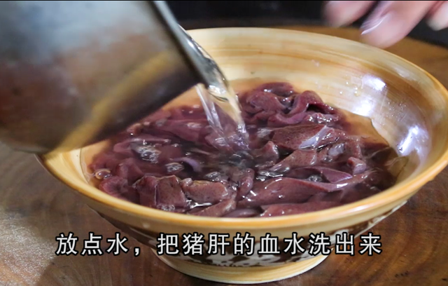 泡椒猪肝怎么炒，爆炒猪肝怎么做又嫩又好吃（潘哥教你做泡椒炒猪肝）