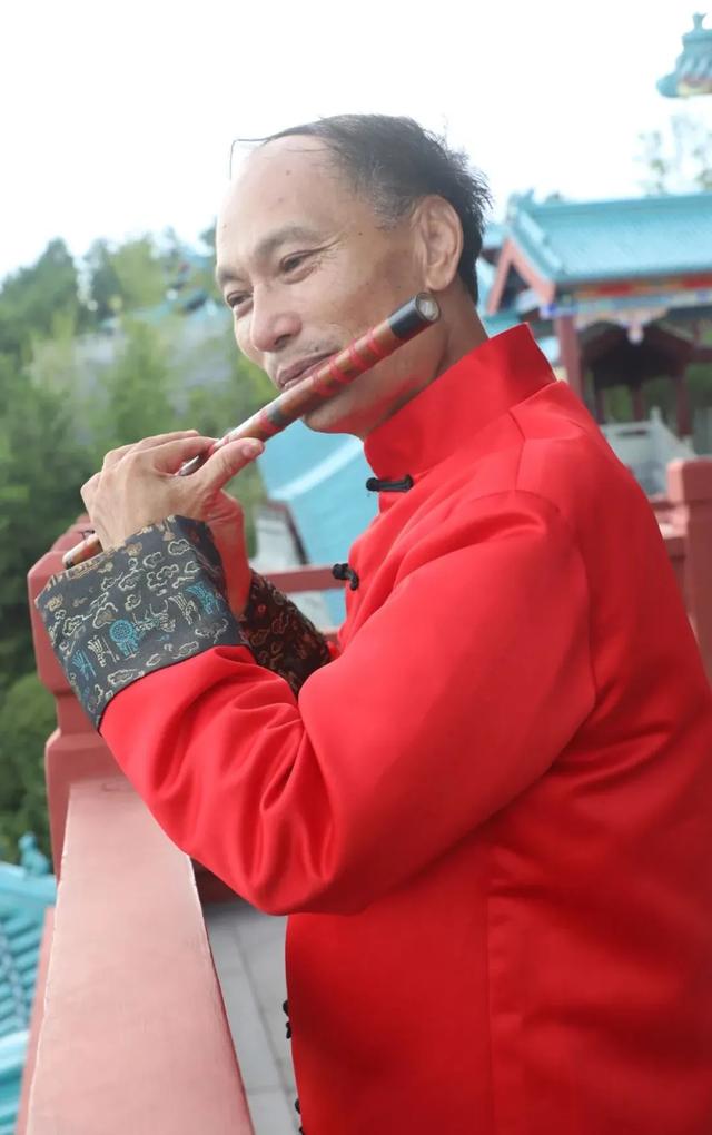 学吹唢呐最快的方法，怎样快速学会吹唢呐（在信丰传了四代人的唢呐）
