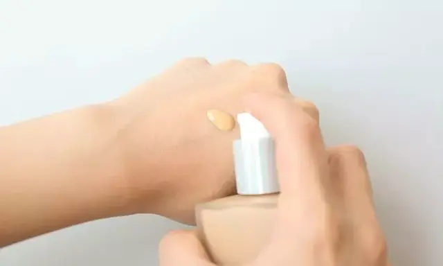 粉底液rmk是什么牌子，RMK粉底液色号（推荐10款适合春夏季的日系粉底液）