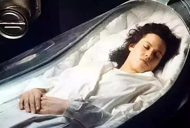 霍金七大预言2025，看了霍金的地球一百年预言好害怕呀!什么才2030年科技就退至1960年的…...（霍金的一个预言成真了）