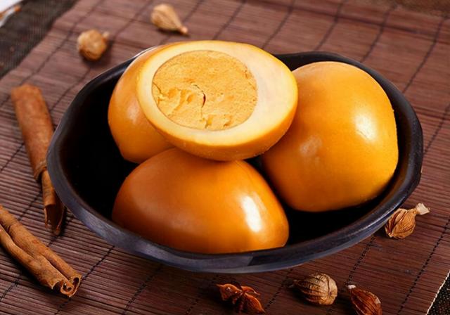 如何制作五香卤鸡蛋，自制五香卤鸡蛋的做法（农村老奶奶教你做卤鸡蛋）