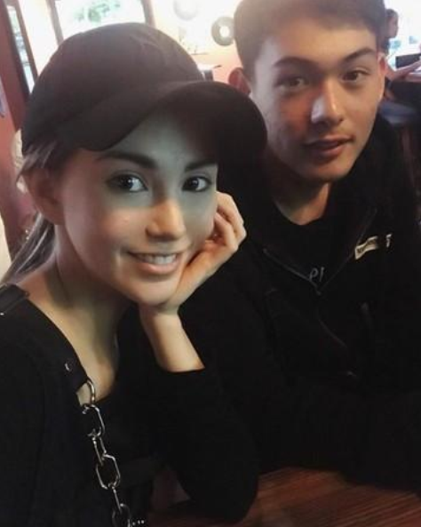 赵丽颖的弟弟赵建飞，赵丽颖的亲弟（陈慧琳：他就是我的粘贴）