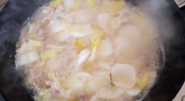 美味汤年糕的做法，美味汤年糕的做法视频（来碗热乎乎的汤年糕）