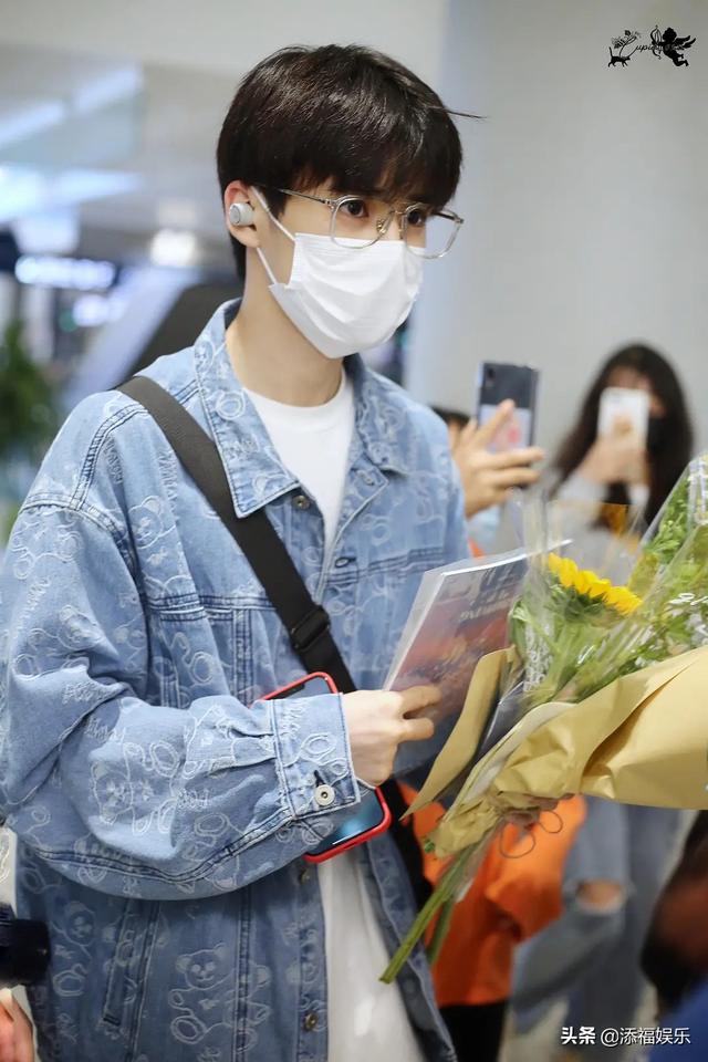 姚景元多少岁了，否认恋情并表示未诋毁其他艺人（时代峰峻姚景元被曝高考时恋爱）