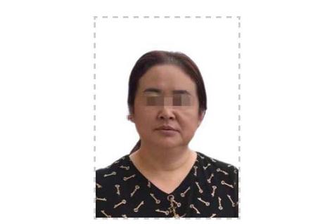 身份证大小尺寸多少厘米，身份证的标准尺寸（海口市二代身份证照片尺寸要求及手机自拍网上办理邮寄到家）