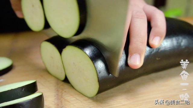 香酥茄子怎么做才酥，怎样做酥茄子（酥炸茄盒好吃有技巧）
