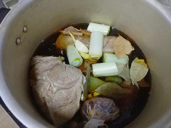 卤牛肉怎么保存，嫩牛肉腌制方法（卖40年卤牛肉大妈说漏嘴）