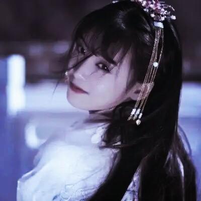 小清新：曲终人散皆是梦，繁华落尽一场空。，曲终人散梦一场微信（[诗意网名古风头像]叶落聚中人散）