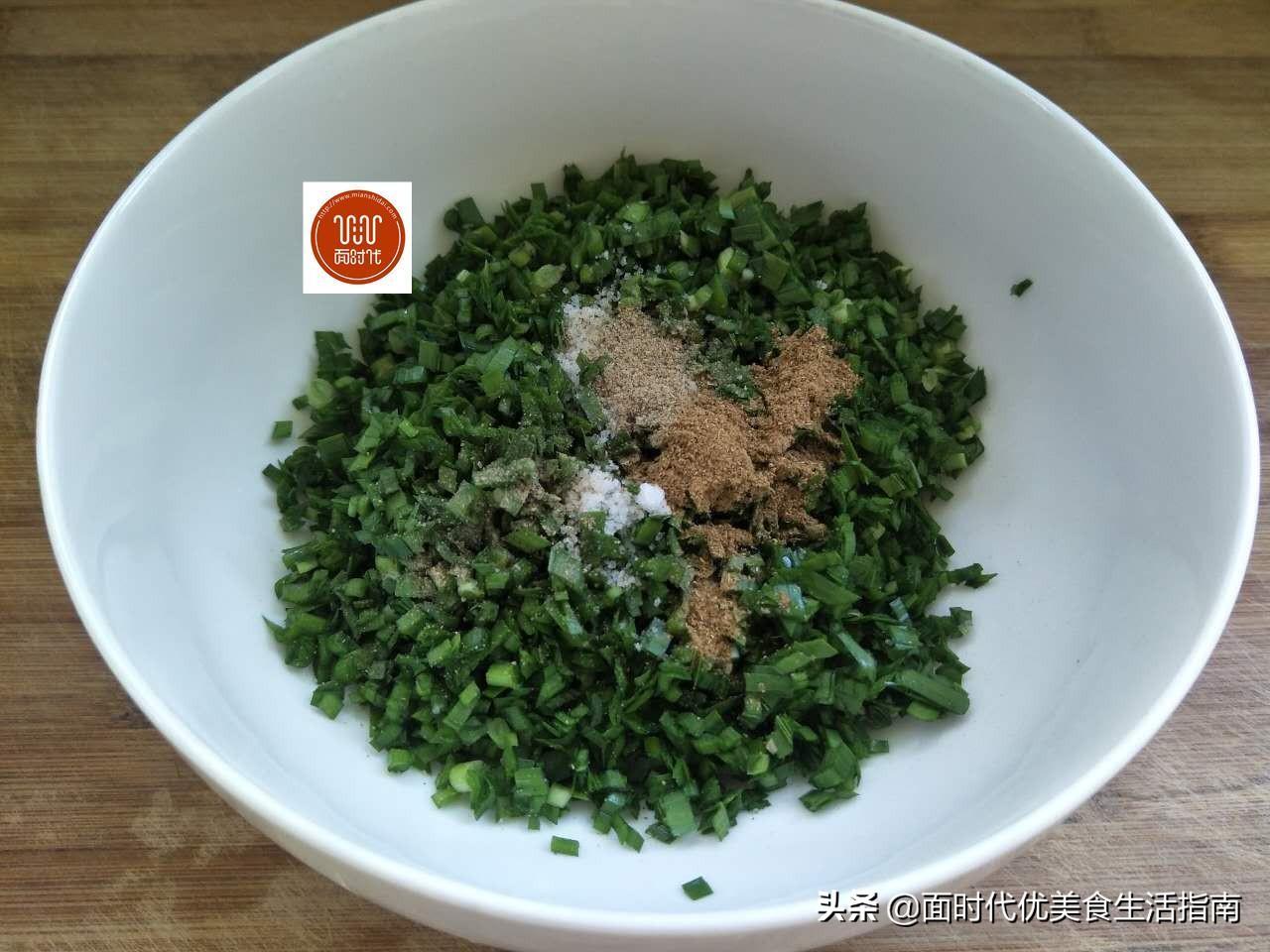 韭菜煎饼要怎么做才能酥脆，教你一个韭菜新吃法