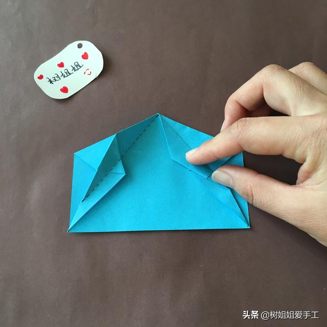 战斗纸飞机的折法，战斗纸飞机的折法视频（这是一款超酷的战斗纸飞机）