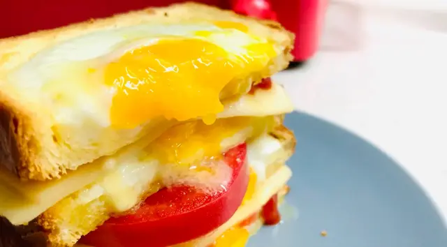 正宗芝士黄油吐司做法，半熟溏心蛋像布丁一样