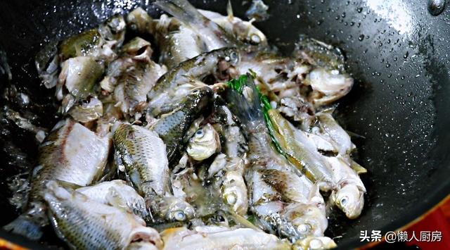 正宗的鱼汤面怎么做，鱼汤面怎么做（教你做一碗热气腾腾的鱼汤面）
