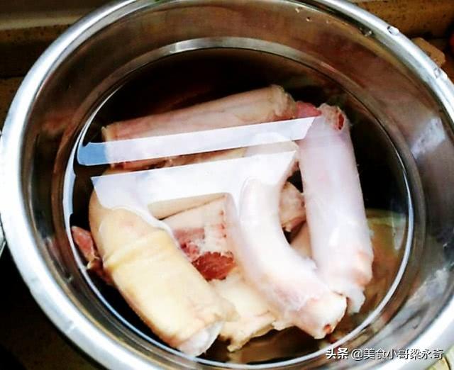 炖牛鞭汤的家常做法，女生聚餐时碰见这道菜