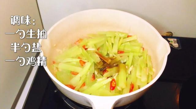 辣炒莴苣怎么做，炒莴苣最简单的做法（香辣莴笋最简单脆口的做法）