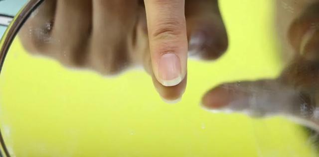 双面镜和单面镜的区别，单面镜和双面镜的区别是什么（酒店镜子蕴含的这些小秘密）