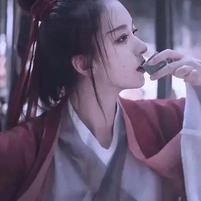 小清新：曲终人散皆是梦，繁华落尽一场空。，曲终人散梦一场微信（[诗意网名古风头像]叶落聚中人散）