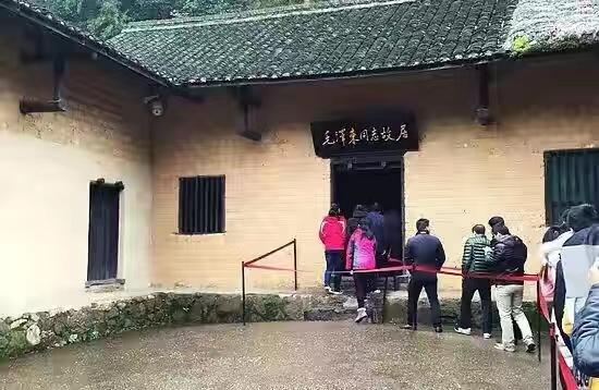 湖南旅游景点排名前十，湖南旅游十大必去景区有哪些（湖南旅游必去的十大景点）