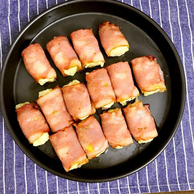 培根土豆泥的做法，培根土豆泥的做法视频（就差没把盘底舔光的培根烤土豆泥卷做法）