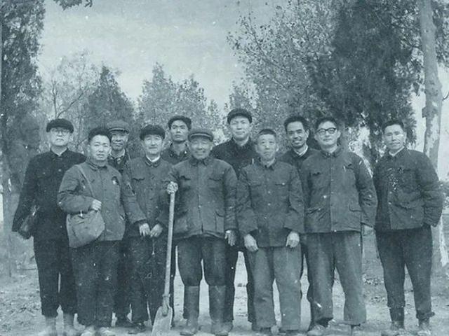 故宫是哪个朝代建的，朝代顺序排列（这里的紫禁城更大，为何没建成）