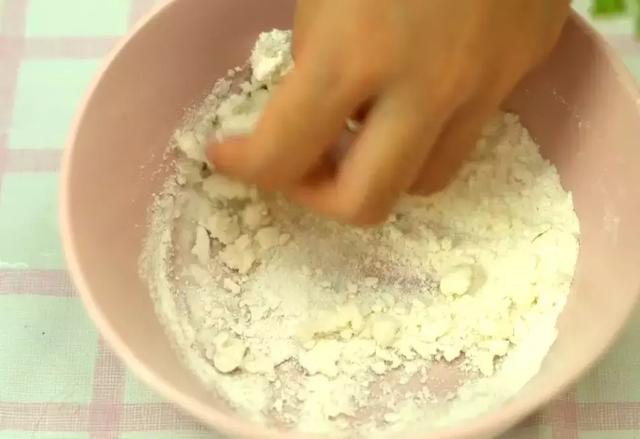 藕粉怎么吃最好吃，藕粉应该怎么吃（藕粉别再冲水喝了）