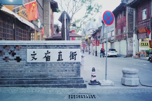 昆明周边好玩的地方，昆明周边好玩的地方有哪些（来到四季如春的昆明）