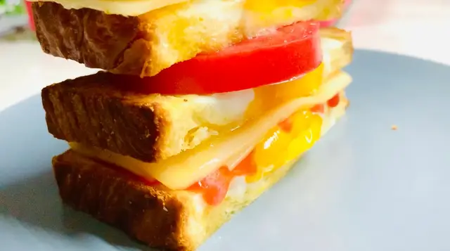 正宗芝士黄油吐司做法，半熟溏心蛋像布丁一样