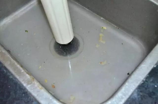 下水道堵了有什么解决方法，下水道堵了用什么方法解决（试试这个方法，轻松疏通不求人）