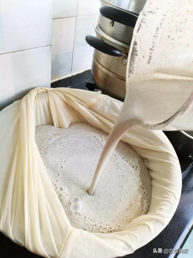 做豆腐的石膏粉有毒吗，豆腐放石膏粉吗（亲朋好友吃了都会夸赞你）