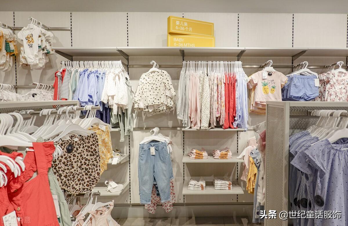 夏天衣服什么时候便宜一点，实体服装店换季时间