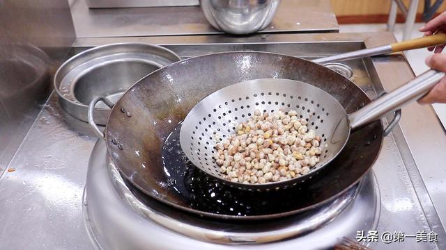 麻辣花生做法大全，拌面炸好裹上料粉