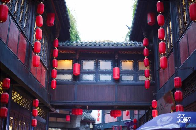 锦里在成都哪里，锦里位于成都哪里（全国十大城市商业步行街的成都锦里）